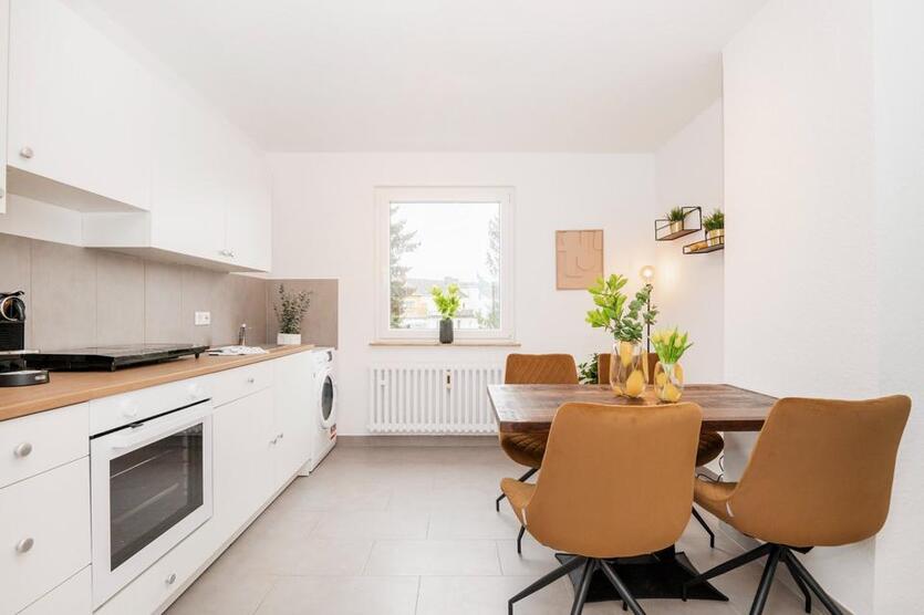 Möblierte Wohnung mit schönem sonnigen Balkon Nähe Moerser Platz