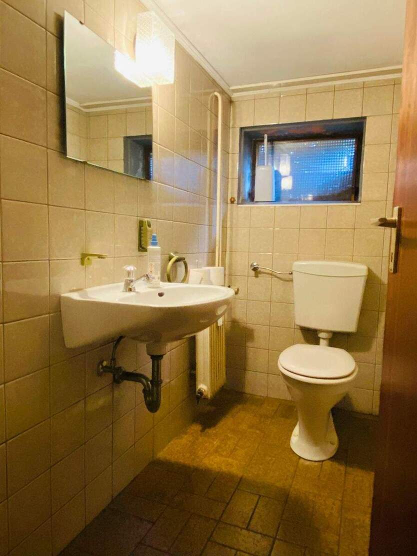Vielseitige Gewerbefläche mit PKW-Stellplätzen 3 zimmer