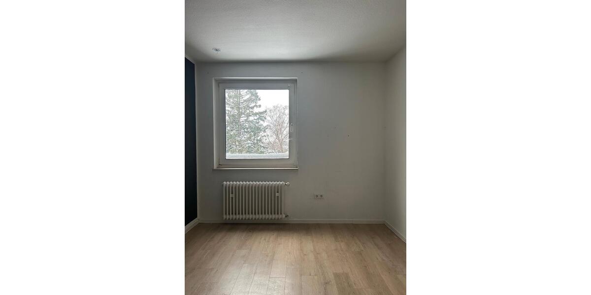 Etagenwohnung Remscheid Lüttringhausen - 4 Zimmer, 94 m&sup2;, 651&euro; | Angebot:24472517