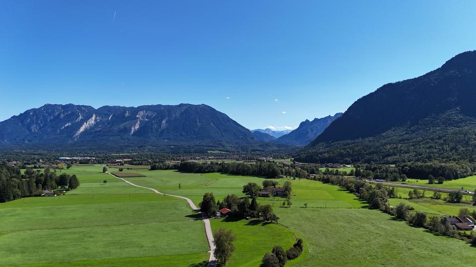 3-FH, ca. 310 qm Wfl., ca. 1610 qm Grund unverb. PANORAMABLICK zimmer