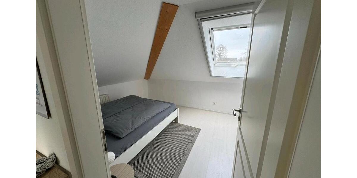Dachgeschoßwohnung Zetel - 3 Zimmer, 90 m&sup2;, 800&euro; | Angebot:25022869