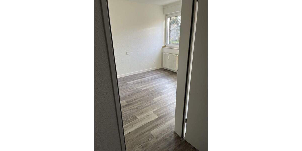 Modern & bezugsfertig: 2-Zimmer-EG-Wohnung mit kl. Terrasse, EBK & Stellplatz - ideal für Singles 2 zimmer