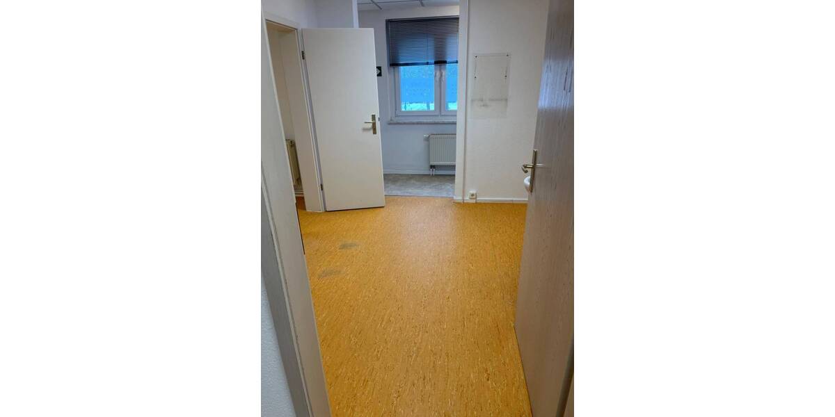 Gewerbeobjekt Chemnitz Kappel - 8 Zimmer, 163 m&sup2;, 900&euro; | Angebot:26704185