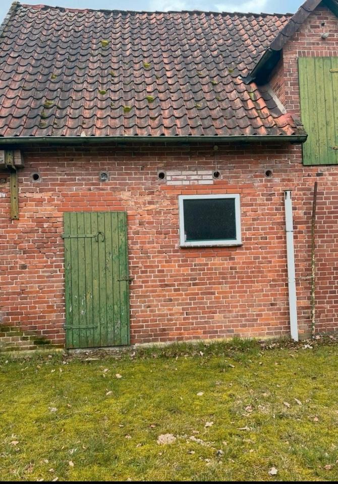 Lagerfläche mit anliegenden Unterstellplatz zimmer