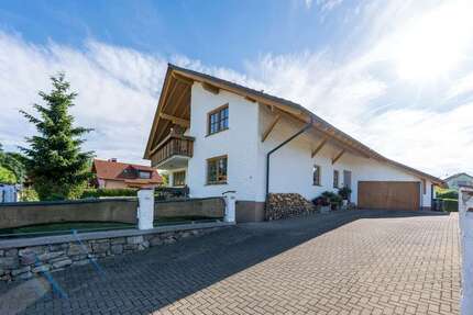 Haus Löffingen - 8 Zimmer, 321 m&sup2;, 685.000&euro; | Angebot:26990917