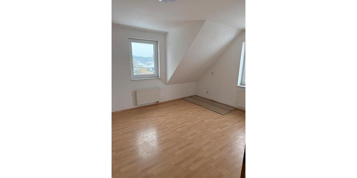 Etagenwohnung Bergen - 5 Zimmer, 103 m&sup2;, 1.020&euro; | Angebot:25539311