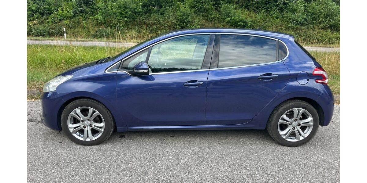 Peugeot 208 164.000 km 4.899 &euro; Altensteig 72213