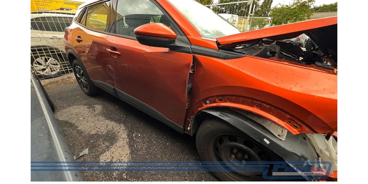 Peugeot 2008 1.2 PureTech 100 Active Pack*Unfall* 21.200 km 4.950 &euro; Berlin 13187