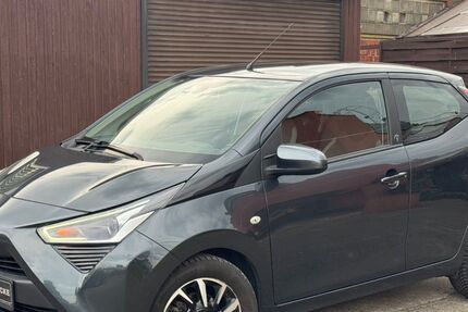 Toyota Aygo (X) 157.000 km 8.450 &euro; Duisburg 47179
