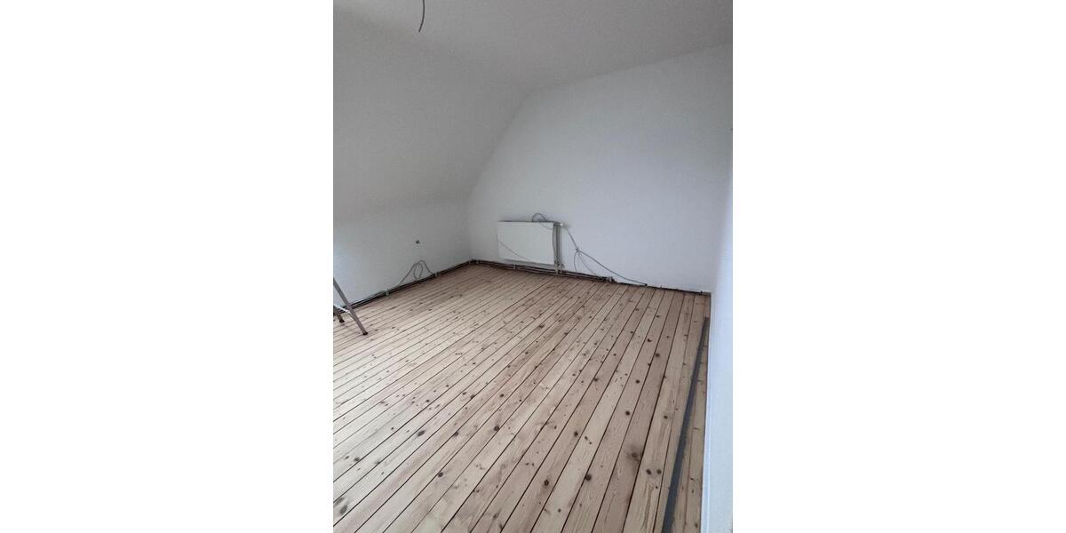 Dachgeschoßwohnung Kaiserslautern Engelshof - 3 Zimmer, 100 m&sup2;, 1.350&euro; | Angebot:25048848