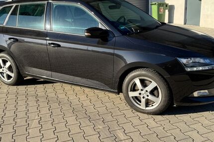 Skoda Fabia 122.689 km 12.180 &euro; Offenburg 77654