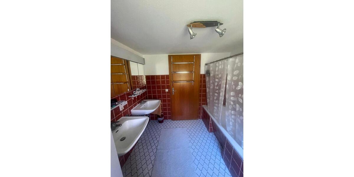Einfamilienhaus Horb am Neckar - 13 Zimmer, 235 m&sup2;, 420.000&euro; | Angebot:26977516