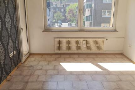 4-Zimmer-Wohnung im 2. OG mit Balkon zu vermieten!