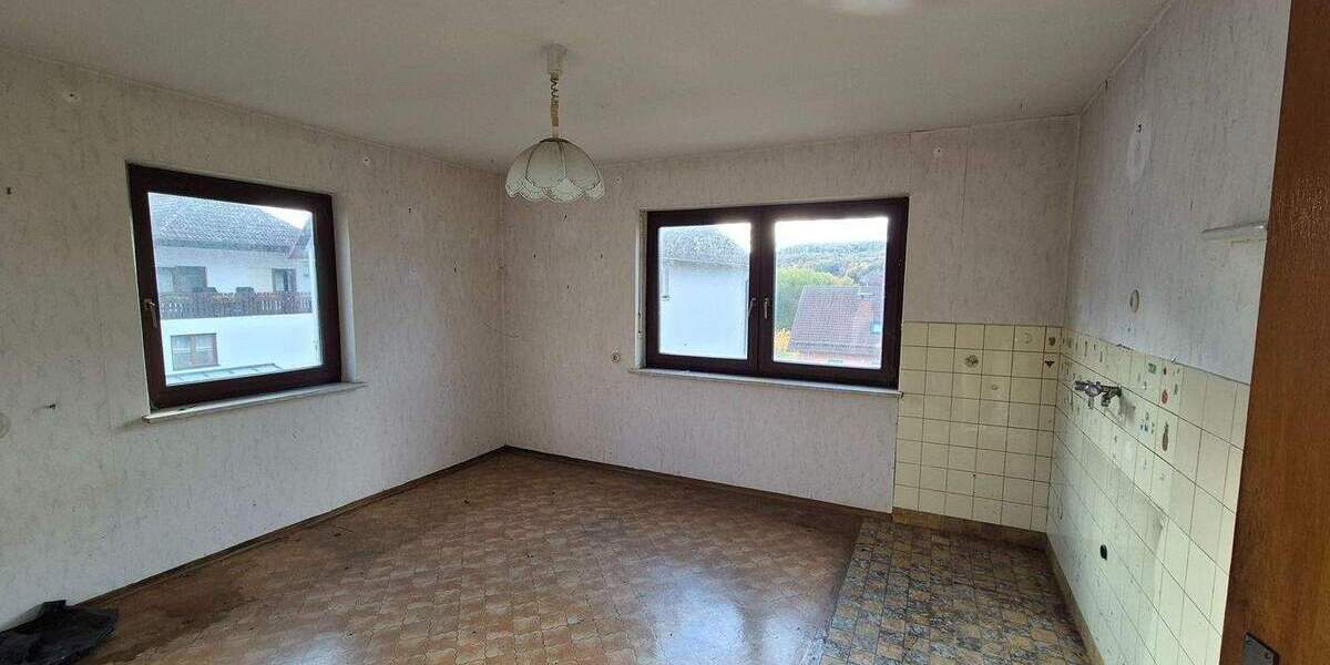 Einfamilienhaus Burkardroth Wollbach - 7 Zimmer, 140 m&sup2;, 99.000&euro; | Angebot:24276950