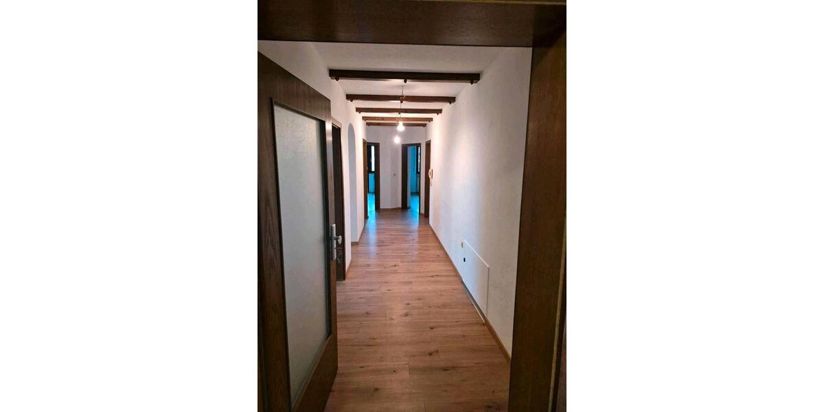 Dachgeschoßwohnung Oberviechtach - 5 Zimmer, 125 m&sup2;, 1.000&euro; | Angebot:26125886