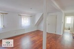 Helle 3,5-Zimmer-Dachgeschoßwohnung mit ausgebautem Dachspitz & Garage in ruhiger Lage zu vermieten