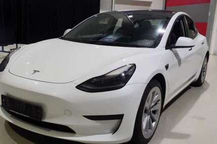 Tesla Model 3 57.835 km 33.800 € Hennef 53773