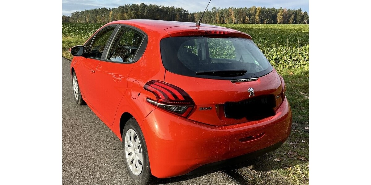 Peugeot 208 Pure Tech 82 active 64.690 km 8.900 &euro; Eschede 29348