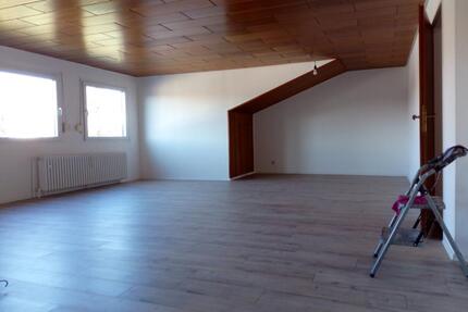 Drei Zimmer Dachgeschoßwohnung