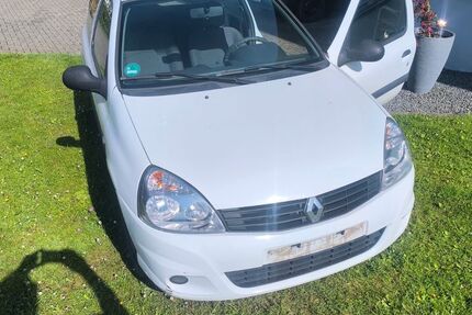 Renault Clio 127.000 km 2.990 &euro; Hellenthal 53940