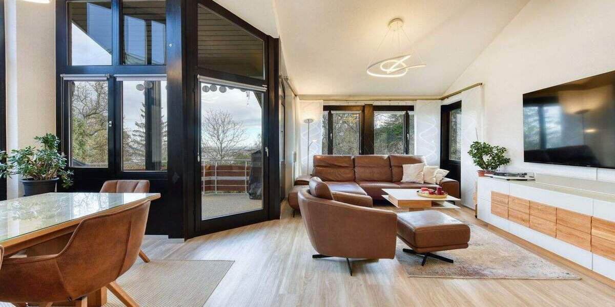 +++ 1-Fam.-RMH (WEG) - Garten, Terrasse, Balkon, Holzkamin - Galerie - inkl. EBK, Einzel-Garage & Kfz-Stellplatz +++ 4 zimmer