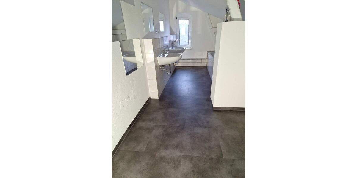 Etagenwohnung Büdelsdorf - 3 Zimmer, 110 m&sup2;, 690&euro; | Angebot:24438321