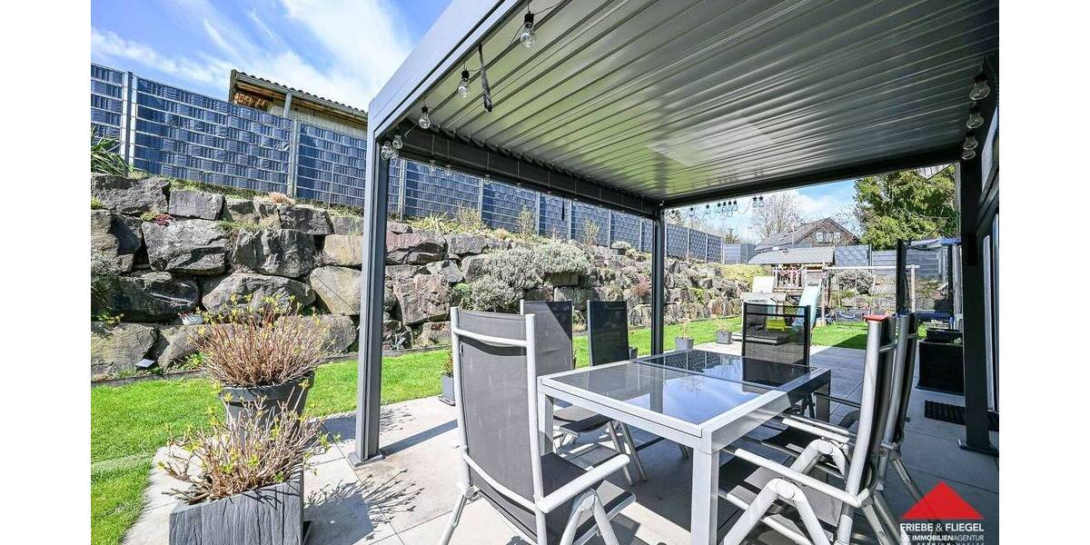 Freistehendes Einfamilienhaus mit Doppelgarage in ruhiger Randlage von Meinerzhagen - Einfamilienhaus Meinerzhagen Valbert | Angebot:26295133