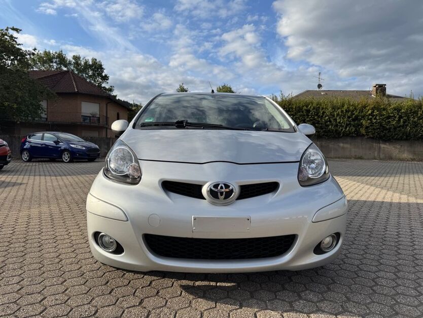 Toyota Aygo (X) 162.000 km 2.700 € Schweich-Issel 54338