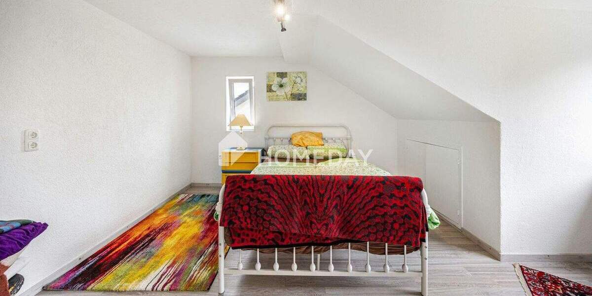 Modernisiertes Einfamilienhaus mit flexibler Aufteilung, viel Platz und großem Garten 7 zimmer