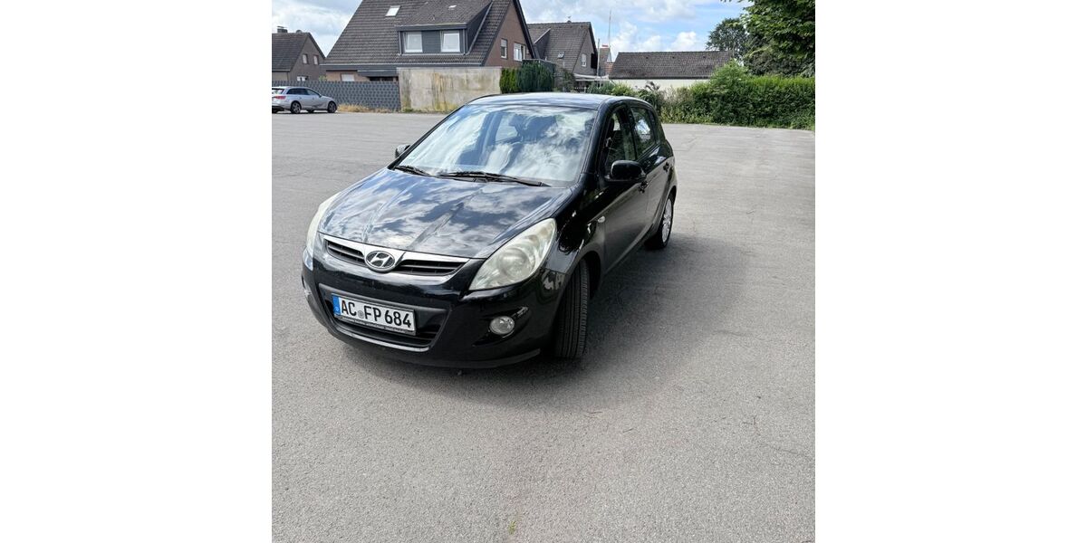 Hyundai i20 61.000 km 4.700 &euro; Alsdorf 52477