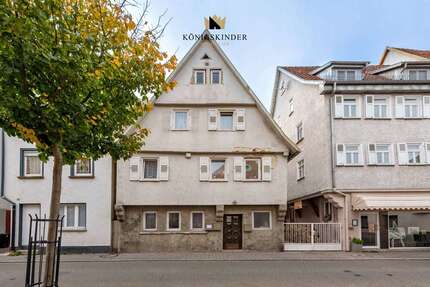 Haus zum Kaufen in Lauffen am Neckar 449.000 € 196 m² 8 zimmer