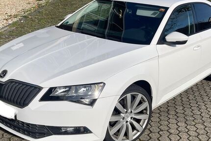 Skoda Superb 98.000 km 16.550 &euro; Frankfurt 60435