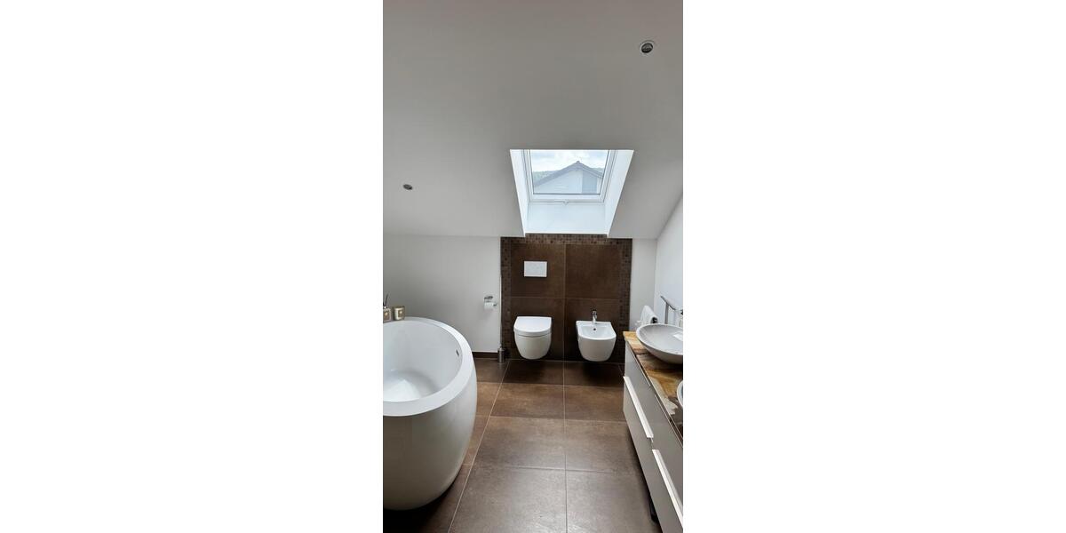 Teilmöbliert: Repräsentatives EFH in Habichtswald mit EBK, Sauna und Kamin 4 zimmer