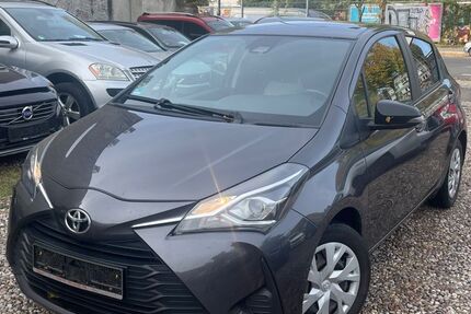 Toyota Yaris 248.000 km 6.450 &euro; Berlin 10245
