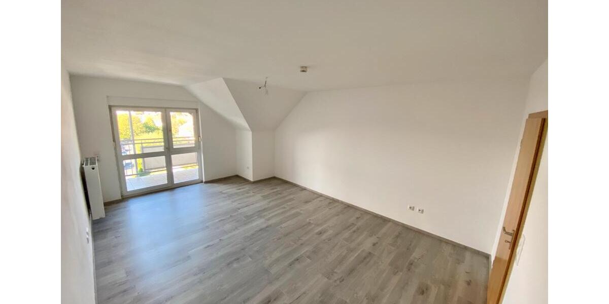 Helle 2-Zimmer-Wohnung + TG-Stellplatz + Balkon in Niederwerrn 2 zimmer