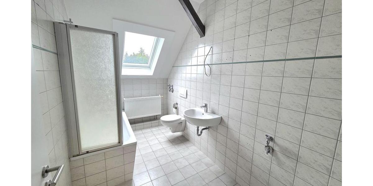 Schicke 3-Zimmer-Dachgeschosswohnung in zentraler Lage von Stollberg! 3 zimmer