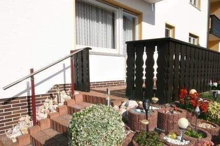 gepflegtes Einfamilienhaus mit drei Garagen, Terrasse, 2 Balkone, kinderfreundlicher Garten, ruhige Wohnlage von Weidenhausen