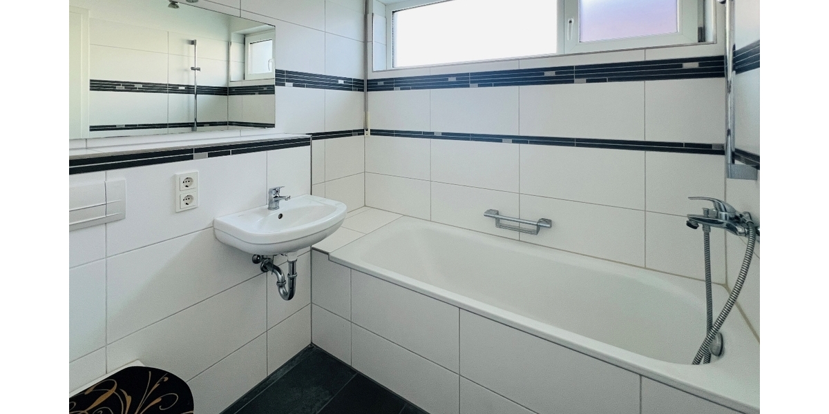 Gut geschnittene 2-Zimmer-Wohnung mit großer Dachterrasse in Frankfurt-Unterliederbach! - Etagenwohnung Frankfurt am Main Unterliederbach | Angebot:27266002