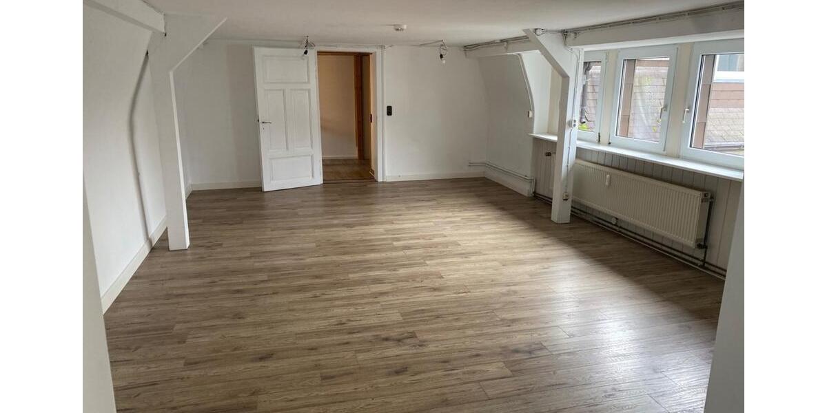 Dachgeschoßwohnung Gießen - 5 Zimmer, 160 m&sup2;, 440&euro; | Angebot:25309749
