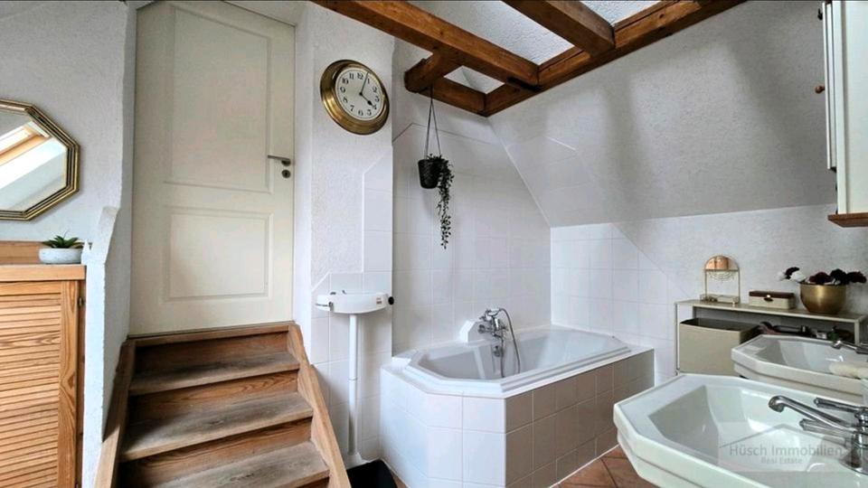 Einfamilienhaus Taunusstein - 8 Zimmer, 224 m&sup2;, 699.000&euro; | Angebot:26442309