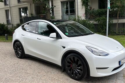Tesla Model Y 93.452 km 34.100 &euro; Berlin 12357