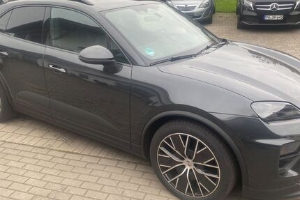 Porsche Macan 1.490 km 77.390 € Eging am See 94535