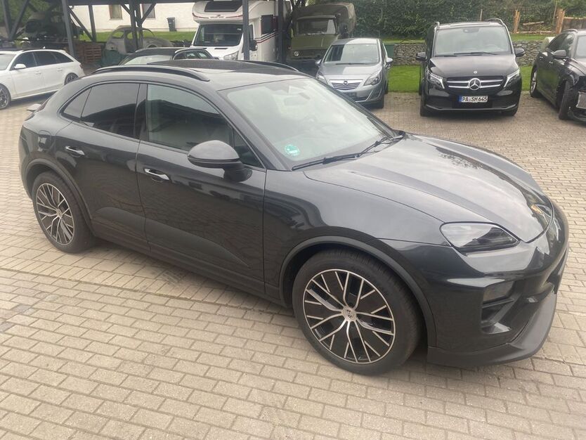 Porsche Macan 1.490 km 77.390 € Eging am See 94535