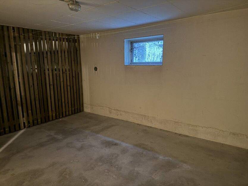 Wohnen und Arbeiten - Große Wohnung mit separatem Büro oder Gästeapartment in Nittendorf! 5 zimmer