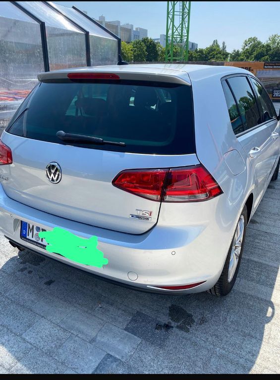 VW Golf 142.000 km 10.700 € München 81549