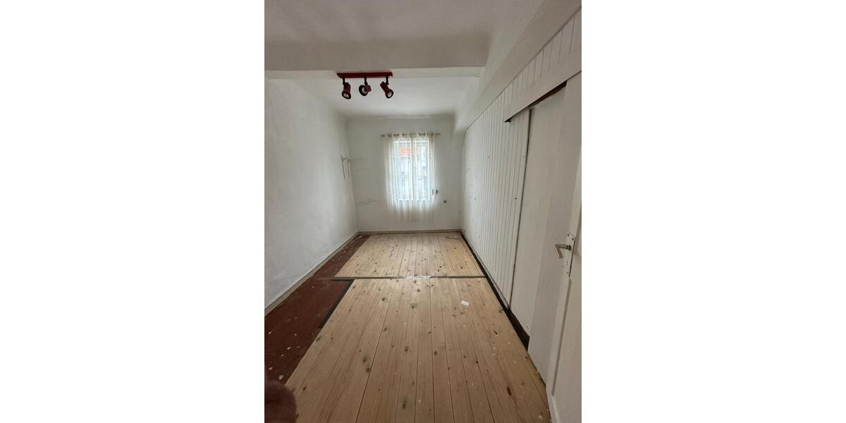 Reihenhaus Waltershausen - 6 Zimmer, 160 m&sup2;, 79.000&euro; | Angebot:23174286