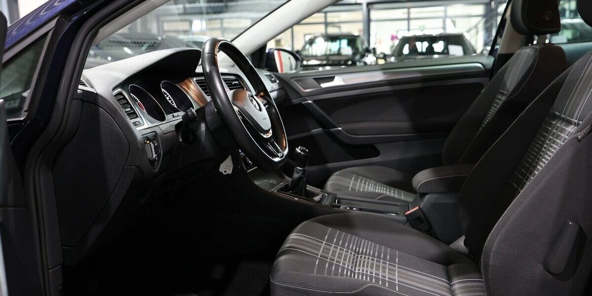 VW Golf VII 1.2 TSI LOUNGE 3-TÜRER / ERST 55.000-KM 55.000 km 10.555 &euro; Hamm 59077