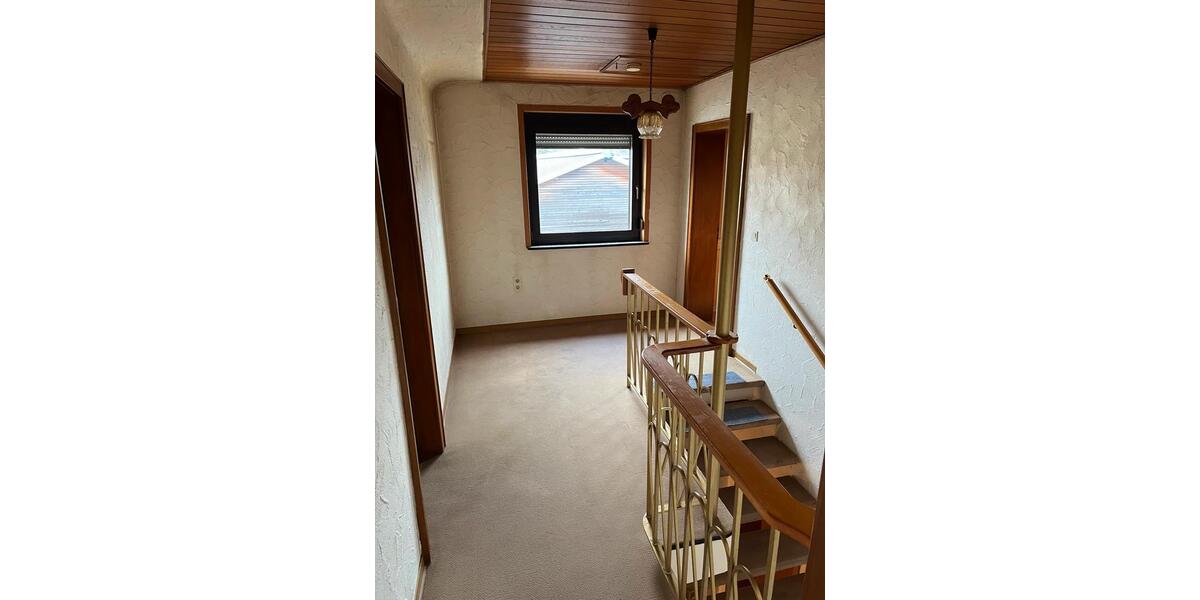 Einfamilienhaus Quierschied - 8 Zimmer, 180 m&sup2;, 250.000&euro; | Angebot:25273287