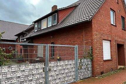 Zweifamilienhaus mit Nebengebäuden 1 zimmer