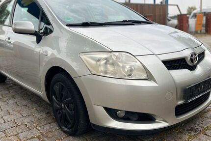 Toyota Auris 122.000 km 3.999 &euro; berlin 12527